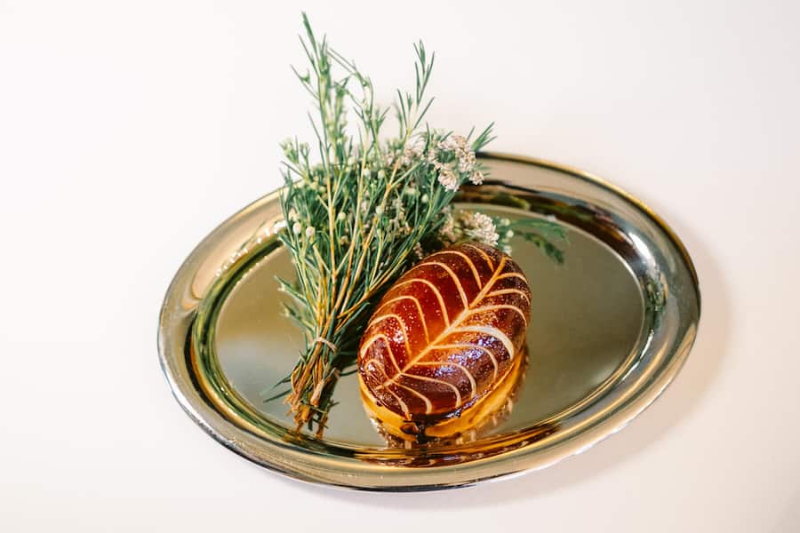 «Quail en Sarcophage»: So kommt die Wachtel an den Tisch.