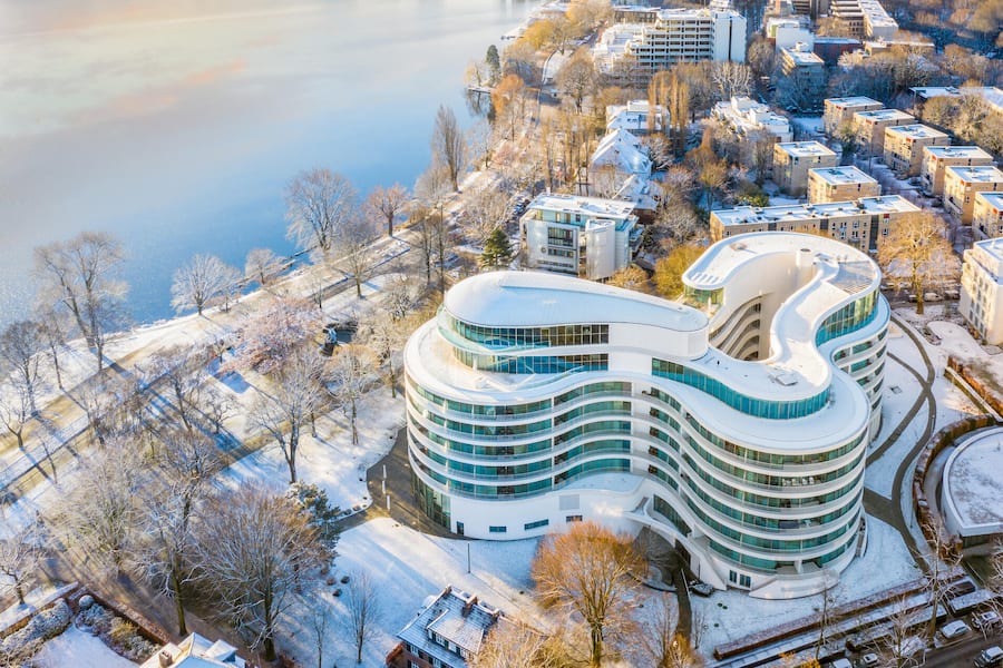 Pâtisserie-Kunst aus Zürich: Katrin Wagenblast («Dolder Grand») zu Gast im Fünfsternehotel «The Fontenay» Hamburg.