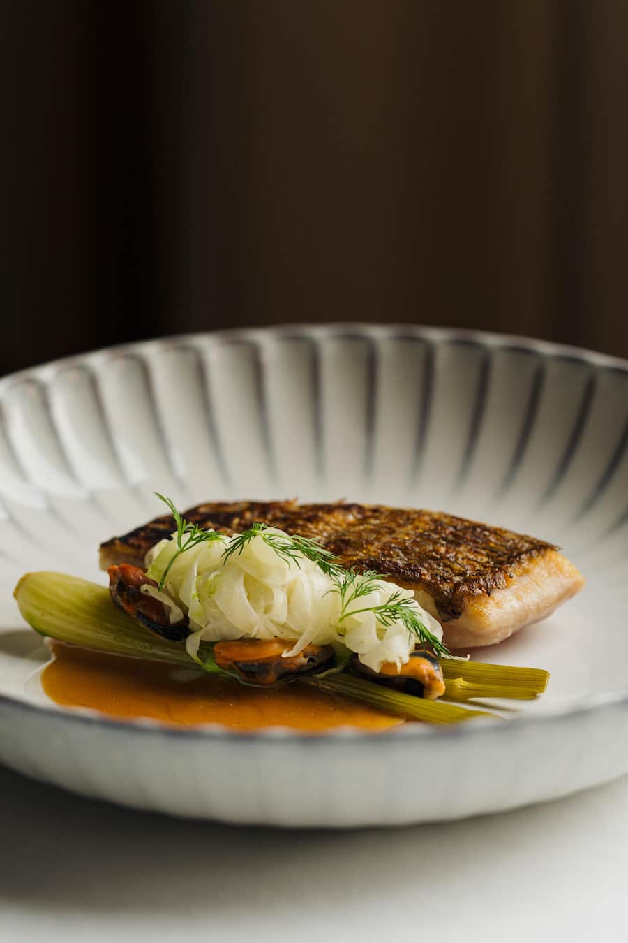 Roter Schnapper, Fenchel, Bouillabaisse und Muscheln.