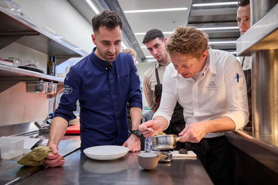 Silvio Germann, guest chef January 2026, kitchen, Restaurant Ikarus, Hangar-7, Salzburg, Austria, 2026.01.09, Silvio Germann, Martin Klein/Silvio Germann, Gastkoch Jänner 2026, Küche, Restaurant Ikarus, Hangar-7, Salzburg, Ãsterreich, 2026.01.09, Silvio Germann, Martin Klein // Helge Kirchberger Photography / Red Bull Content Pool // SI202601120171 // Usage for editorial use only // Silvio Germann on Tour, Hangar 7, Salzburg, Ãsterreich