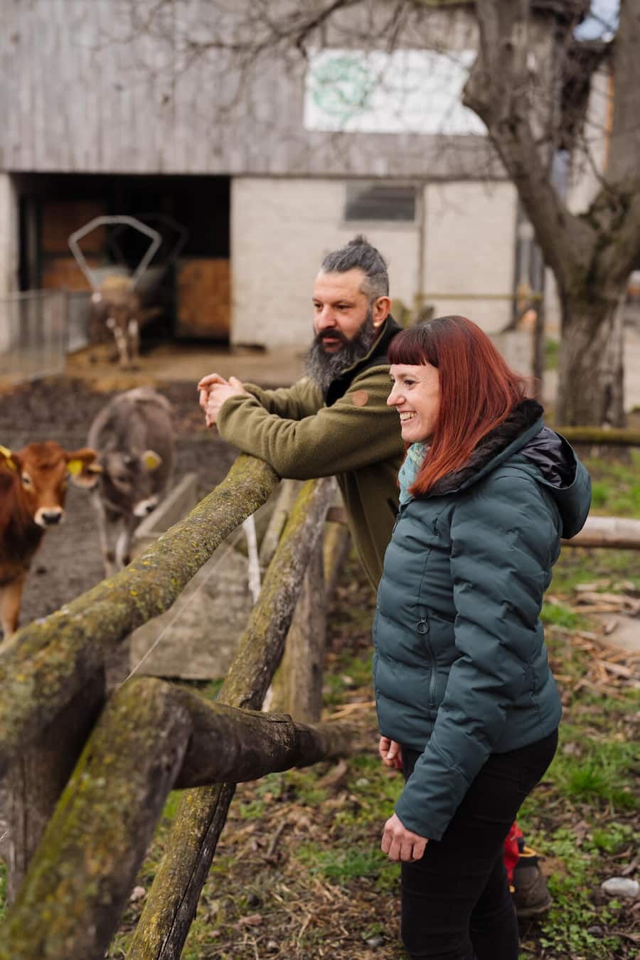 Giovanni Amorese - Kira Ghidoni zu Besuch auf dem Bio-Landwirtschaftsbetrieb Colombera - Osteria Bisnona, Contone TI - Februar 2026 - Copyright Olivia Pulver