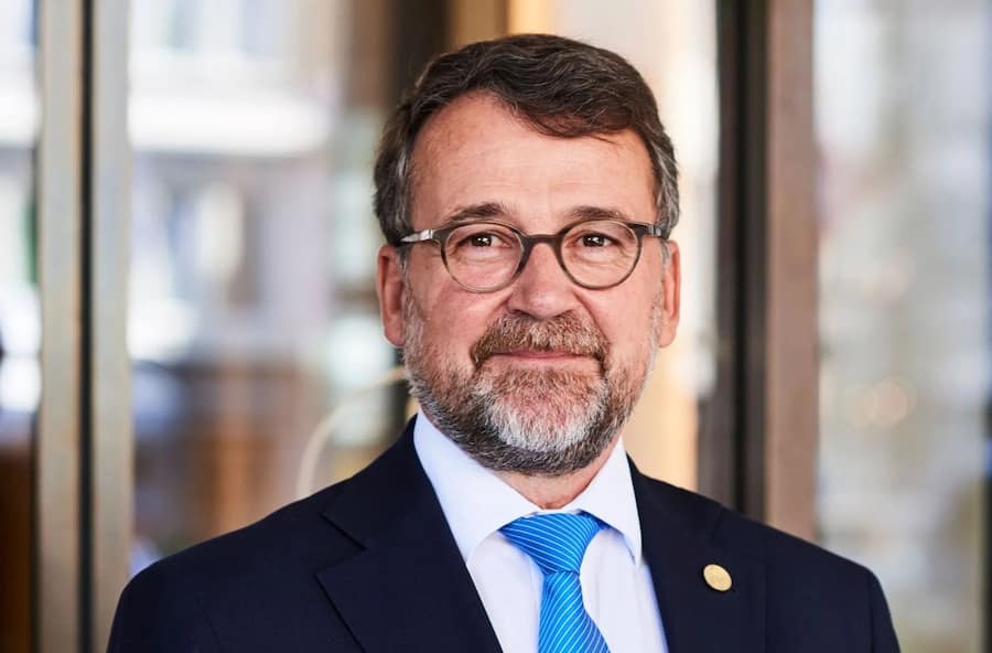 General Manager Jörg Arnold