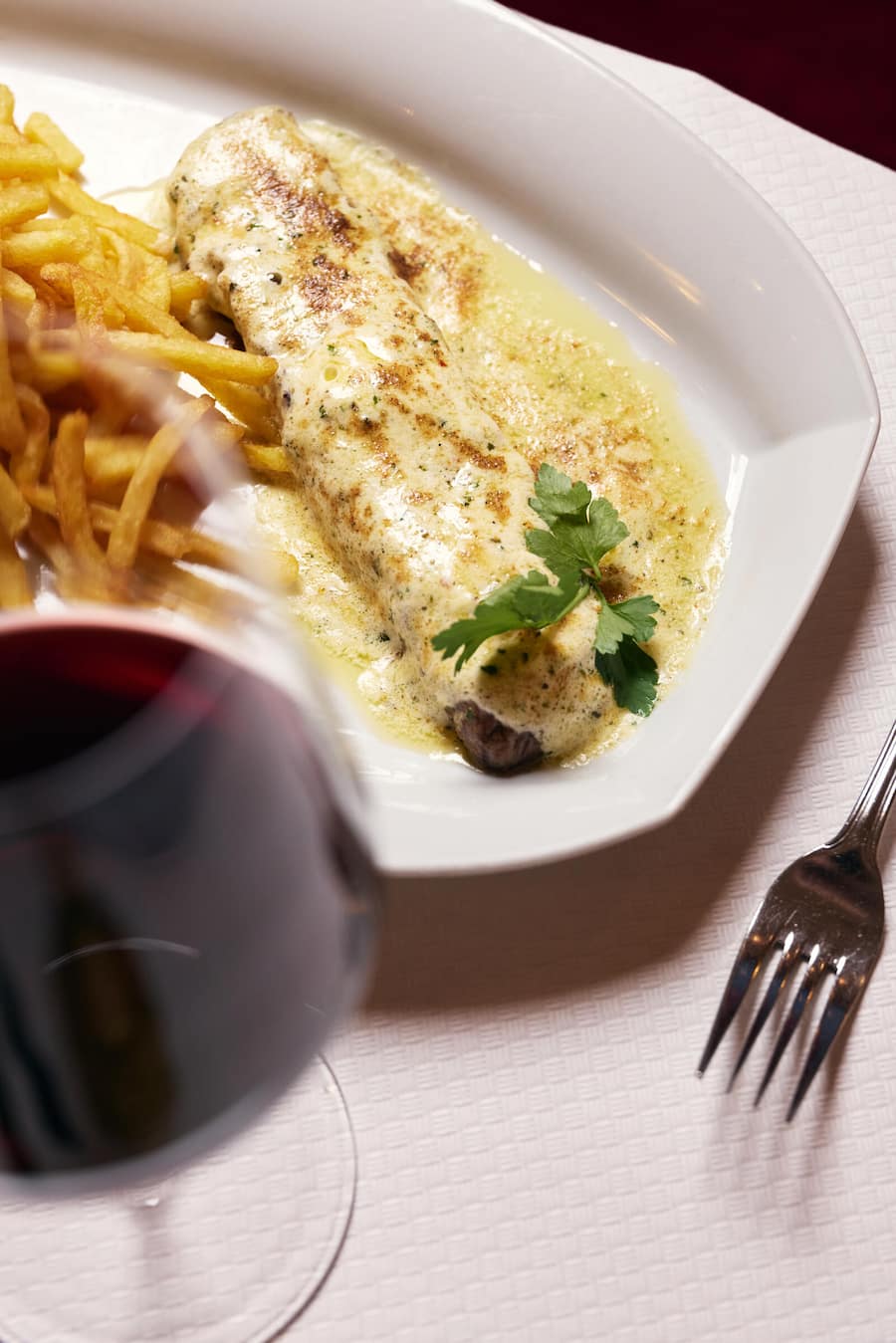 Gericht: Entrecote, Fleisch von Metzgerei Heinzer Muothatal, Cafe de Paris hausgemacht, Pommes Frittes hausgemacht