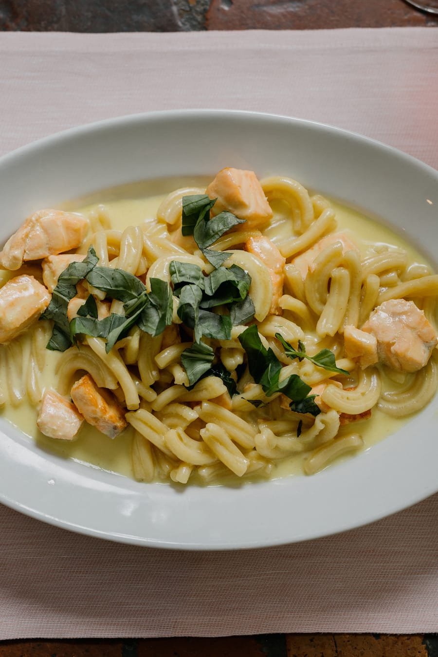 casarecce al salmone, Casarecce mit gebratenen Lachswürfeln an Zitronensauce, Ristorante Latini Basel, 19. Februar 2026, Ristorante Latini, Falknerstrasse 31, 4001 Basel, Copyright Roy Matter