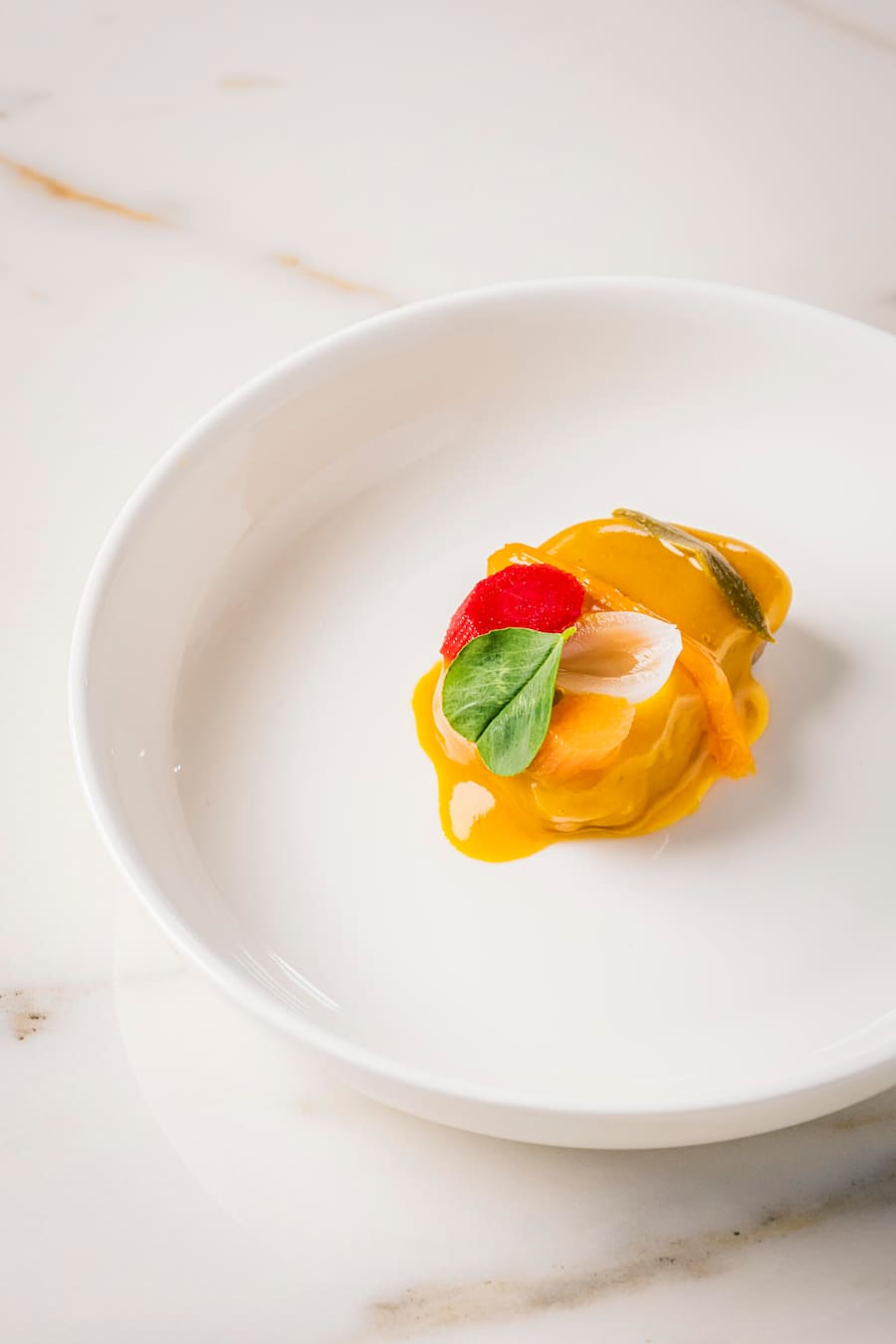 Tuna Cutting Show, the Art of Tuna Four-Hands-Dinner im Hotel Grace in St. Moritz. Bluefin Tuna Head Meat (morrillo) in carrot and honey escabeche . Fotografiert am 24. Februar 2026. Bild Yanik Bürkli