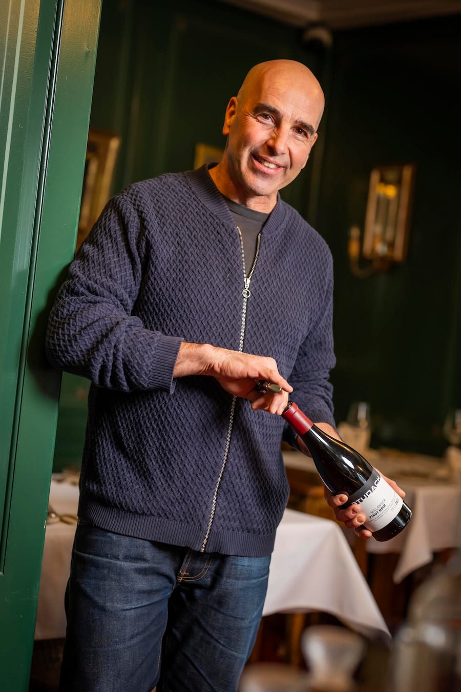 Winzer Thomas Studach fotografiert im Restaurant Schluessel Mels am 28. Januar 2026 fuer die GaultMillau Serie Winzer X Starchef. Bild Yanik Buerkli