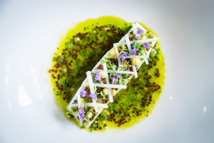 Bar de ligne mit Grünsaat und Senf.