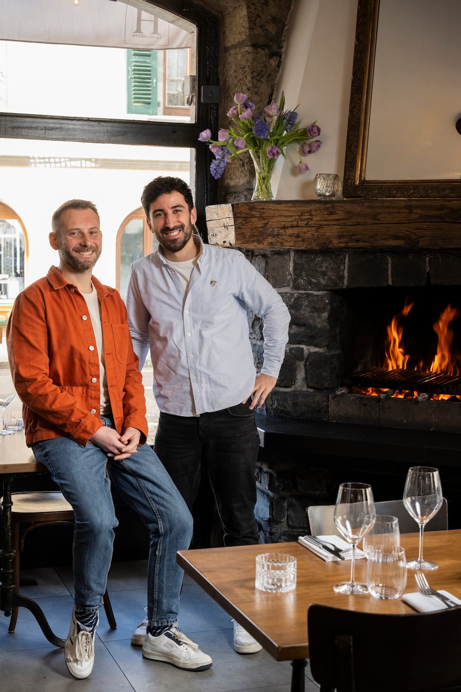 Carouge. restaurant la Huchette.Cuisson à la flamme. Arnaud Royet et Robin Koedel.