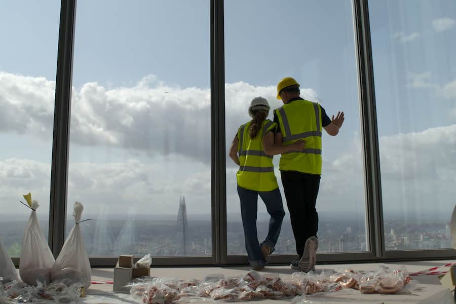 (L to R) Tana Ramsay & Gordon Ramsay in Being Gordon Ramsay. Cr. Courtesy of Netflix © 2025