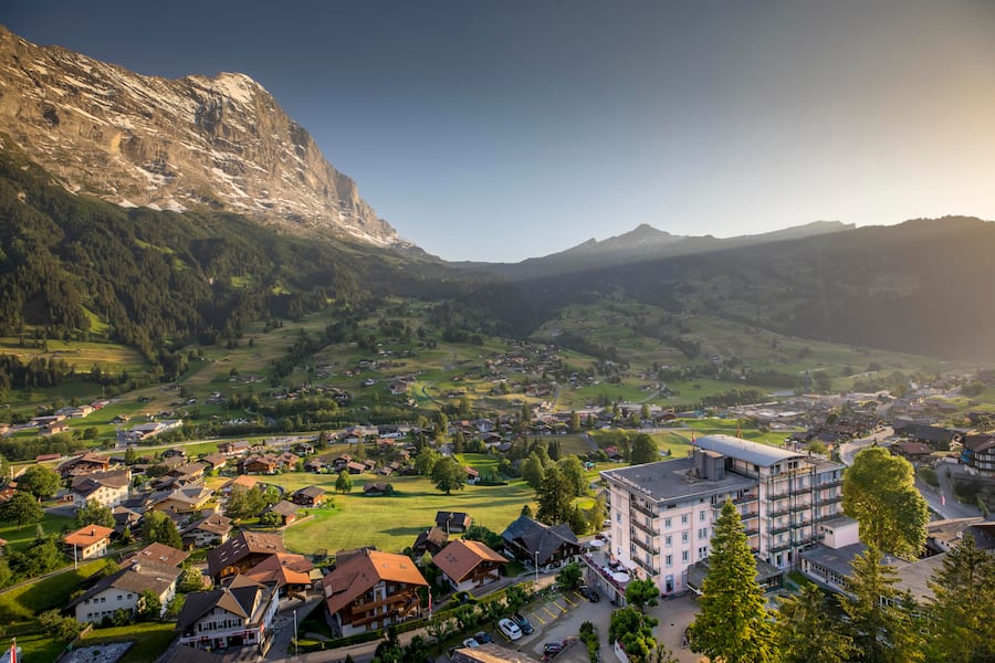 Hotel Belvedere mit Blick auf die Eigernordwand.