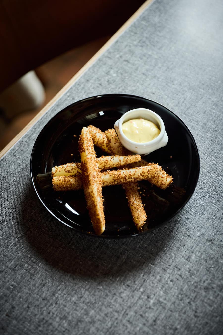 Schwarzwurzel mit Pumpernickel, orangenmayonnaise