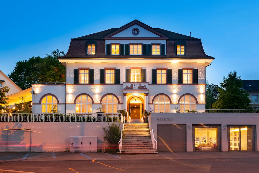 Aussenansicht Sommer, Abend Stucki / Tanja Grandits Basel, 21.3.2017 © HO Pressebilder via Webseite April April Pop-Up Tanja Grandits, Nadelberg 21, Basel