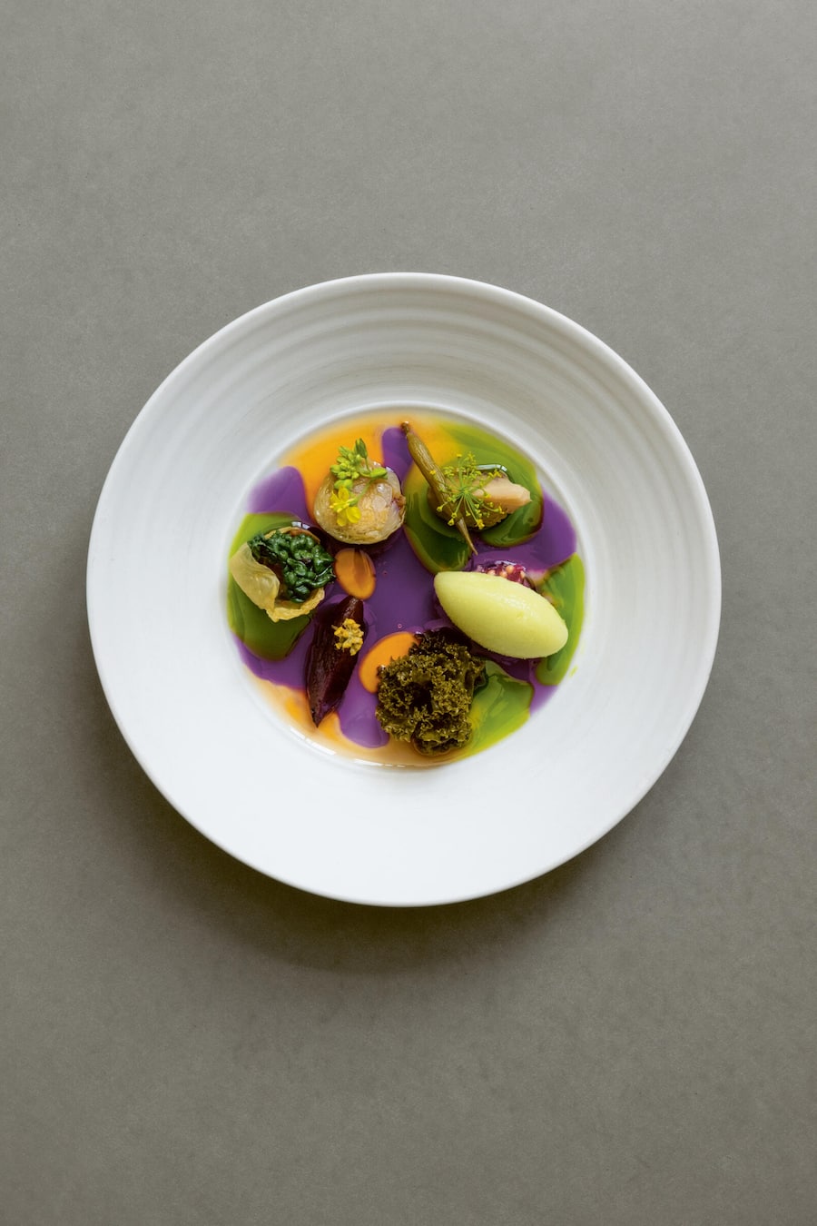 Buch «Beyond Peak - The Cusine of Schloss Schauenstein» von Andreas Caminada und Marcel Skibba