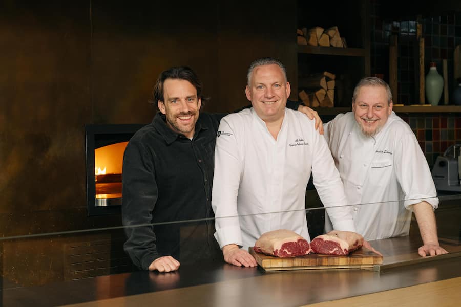 Marco Tessaro, Mike Wehrle, Christian Scharrer mit LUMA Fleisch - LUMA Delikatessen im Restaurant Verbena, Waldhotel Buergenstock - Maerz 2026 - Copyright Olivia Pulver