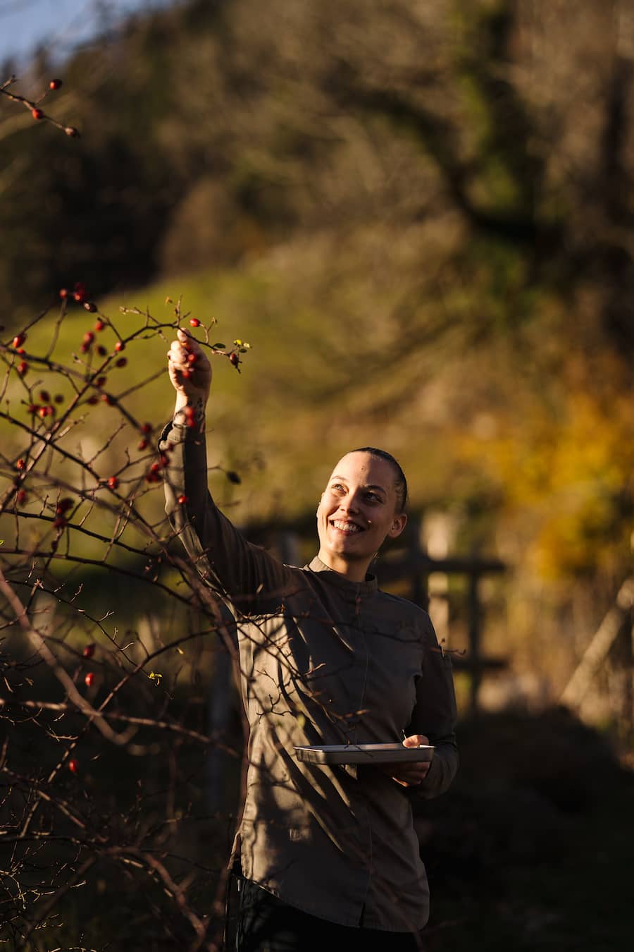 Nadine im Hotelgarten - Hotel Villa Honegg, Ennetbürgen - Küchenchefin Nadine Stadelmann - November 2025 - Copyright Olivia Pulver