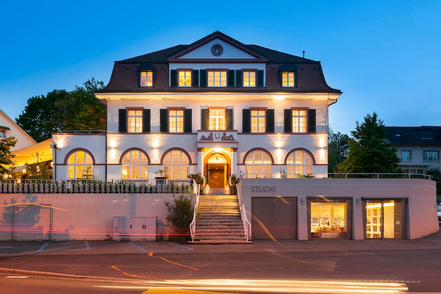 Aussenansicht Sommer, Abend Stucki / Tanja Grandits Basel, 21.3.2017 © HO Pressebilder via Webseite April April Pop-Up Tanja Grandits, Nadelberg 21, Basel