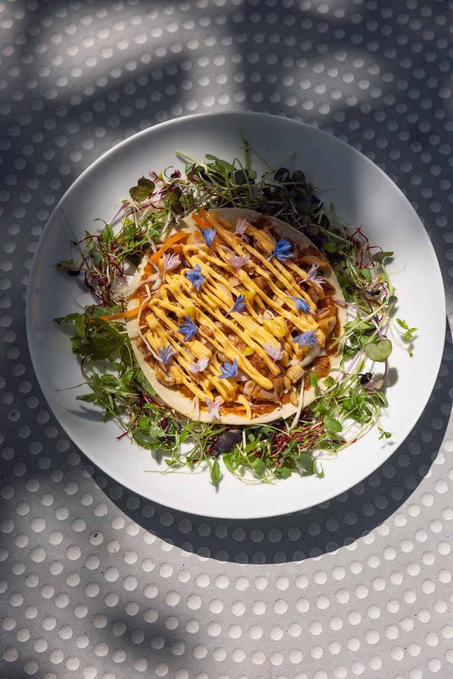 27.04.2026, Hurden SZ, Restaurant PUR, Lancierungsevent von neuen Green Egg Onyx, Gericht; Tacos mit grillierter Ananas, gewürfelten Pouletschenkeln, Chipotle-Mayo und einer Tomatensalsa mit Koriander, Minze, Limette und Zitronengras (photo by Rémy Steiner for Gault Millau)