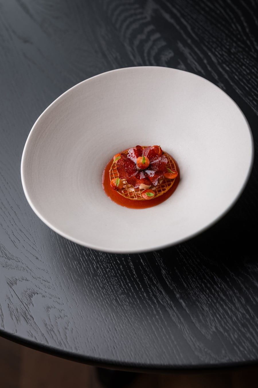 20.05.2026, Switzerland, Freidorf TG, Restaurant Mammertsberg, She's Mercedes, Gericht; Erdbeere mit Eis vom LangpfefferMilky Oolong | Litronengras (photo by Rémy Steiner | Digitale Massarbeit for Mercedes)