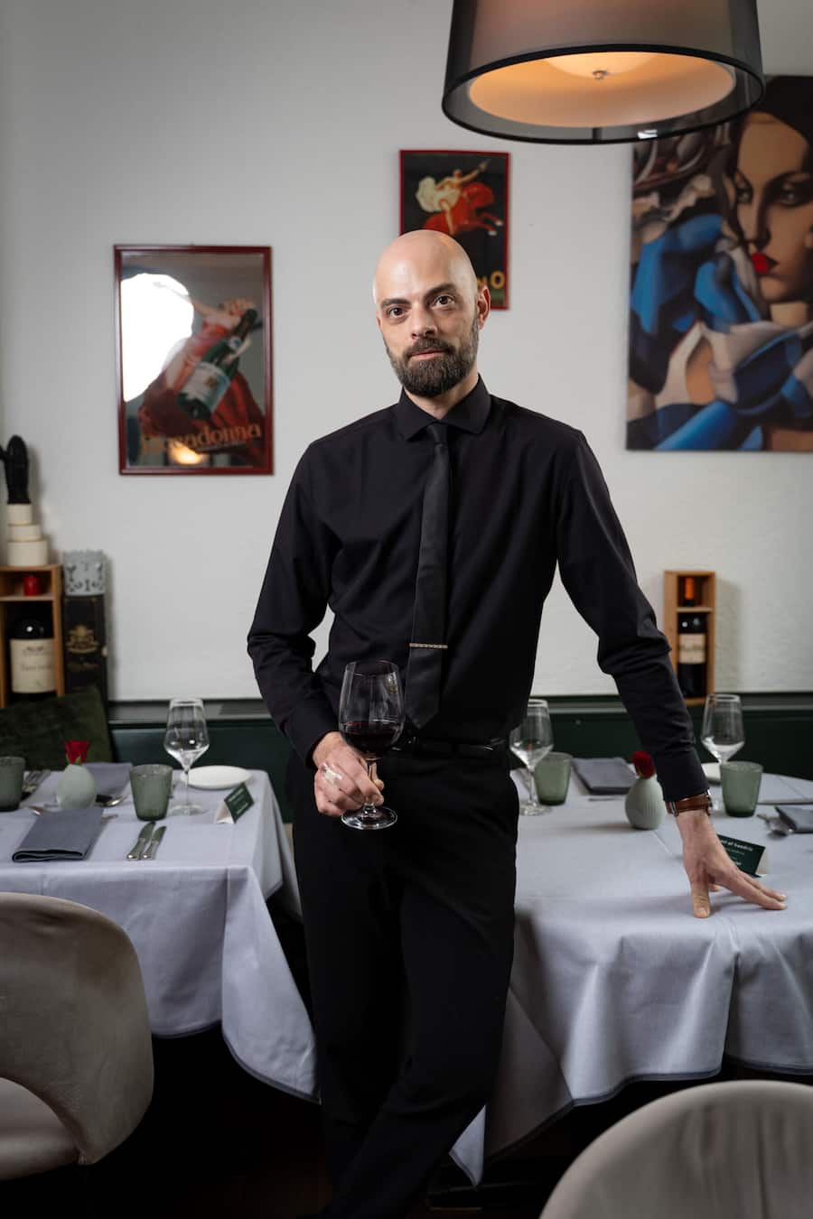 Foto: Raphaël Dupain - 28.04.2026, Restaurant Gandria Zürich - GaultMillau - Bella Italia 2026 Magazin / Bild: Serviceleiter Vincenzo Giugliano