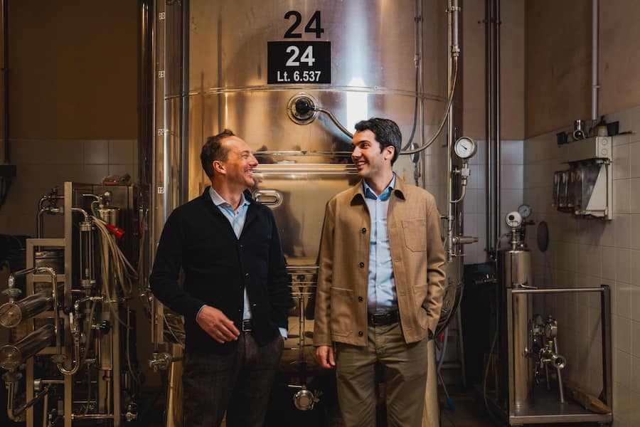 Davide Roncada (Chefönologe) rechts und Edoardo Pujatti (PR-Manager) von Valdo Spumanti Mondovino Geschichte
