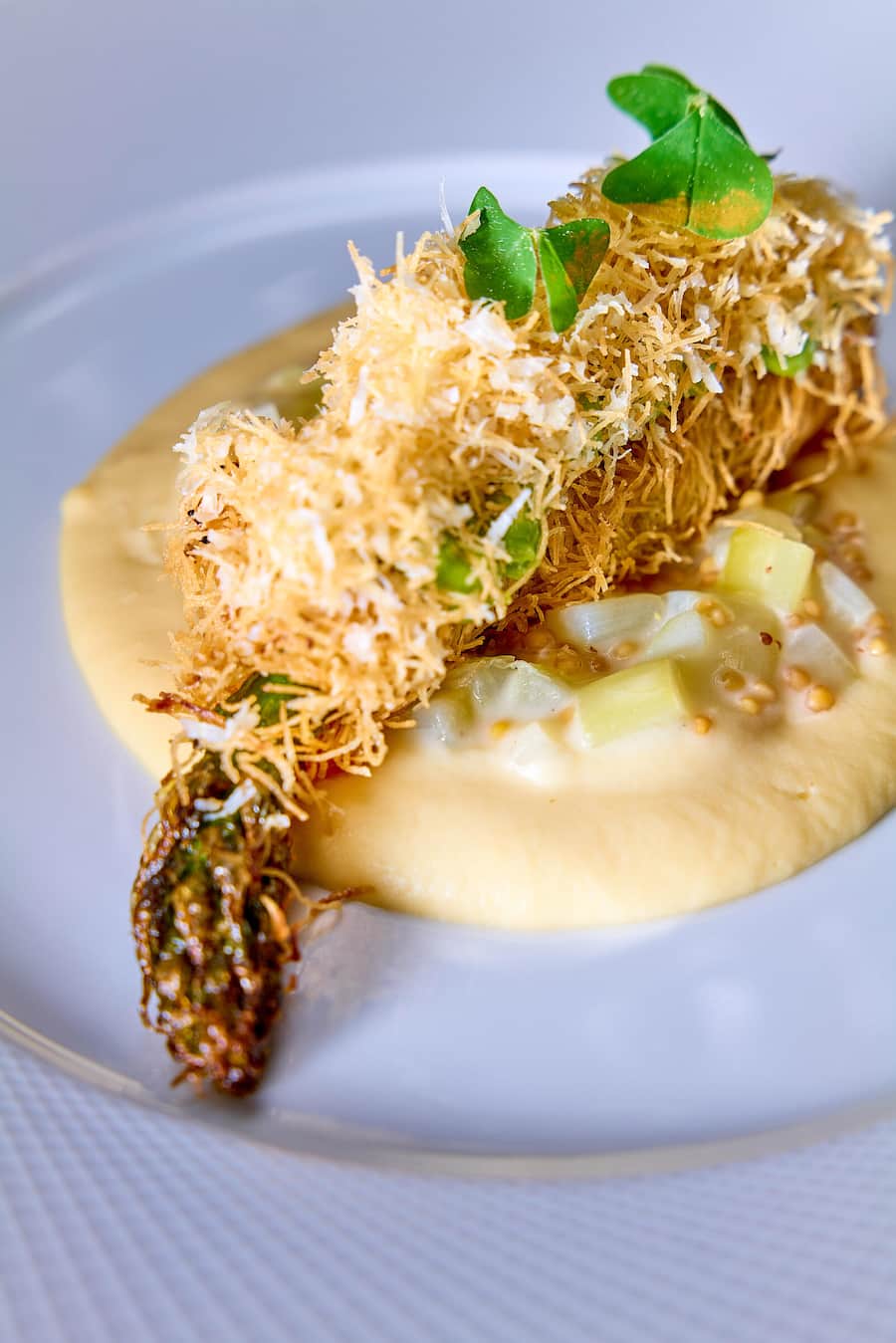 Laktofermentierter Spargel mit Engelshaar und Leindotter by PP Clément.