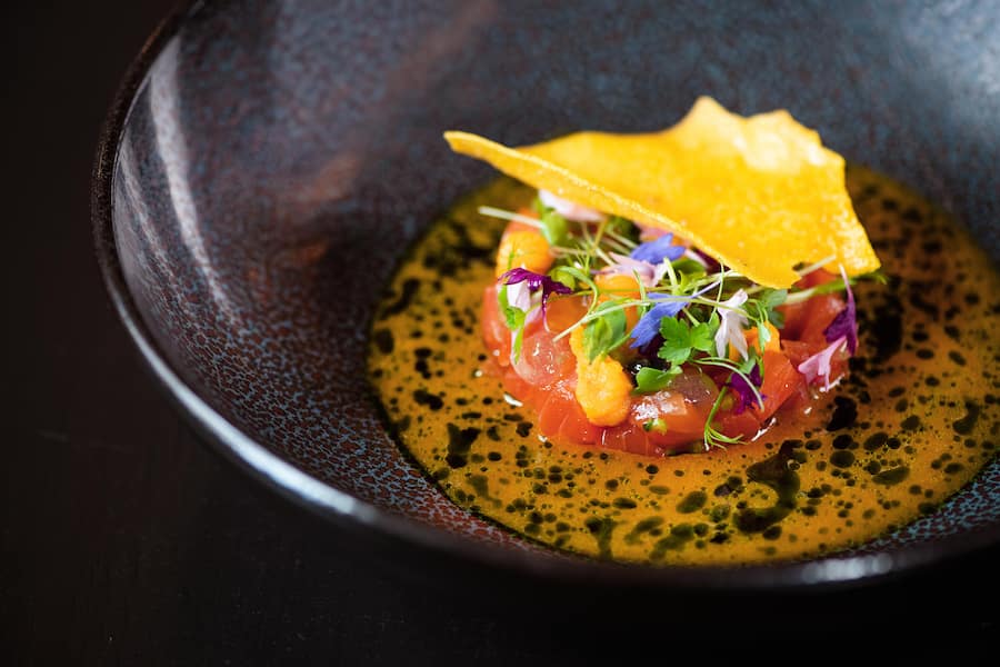 Aus dem «Restaurant Quell»: Brüggli Lachsforellen Ceviche-Passionsfrucht-Verbene-Süsskartoffel Gerichte aus der Sharing-Karte im Restaurant Quell