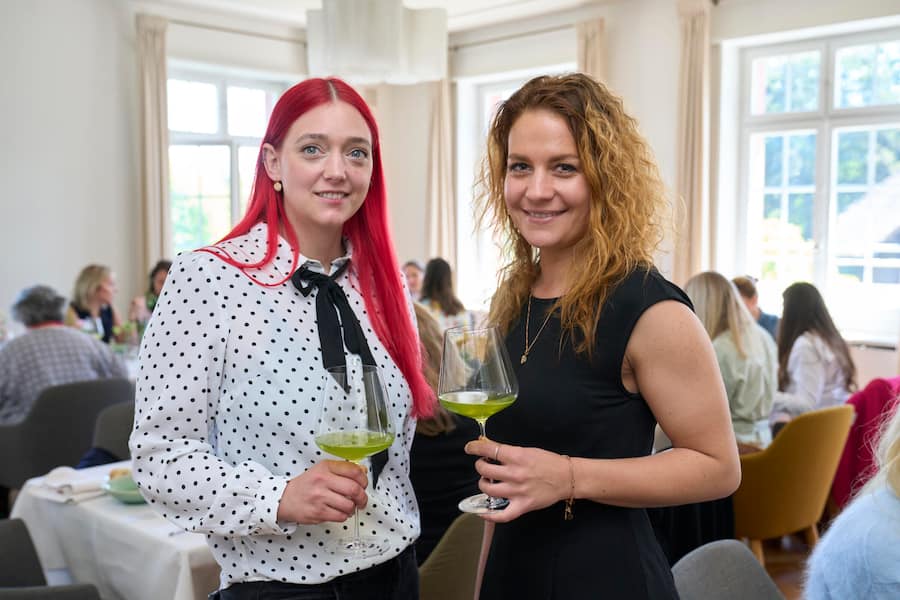 Zwei Pastry-Chefs der Spitzenklasse: Heike Thalhofer (l. «Storchen», Zürich), Steffi Mittler («Mammertsberg», Freidorf TG).