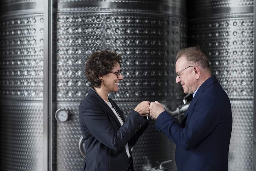 Bellavista-Chefin Francesca Moretti ist Richard Geoffroy. Er ist eine absolute Koryphäe in der Weinwelt und war zuvor 28 Jahre lang der legendäre Chef de Cave (Kellermeister) des berühmten Champagnerhauses Dom Pérignon.