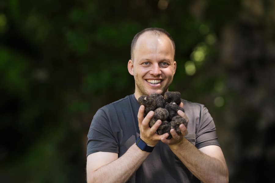 Dario Bianchi - Auf Trüffelsuche in der Urbani Plantage - Bianchi zu Besuch bei Urbani Trüffel in Scheggino Italien - Mai 2026 - Copyright Olivia Pulver