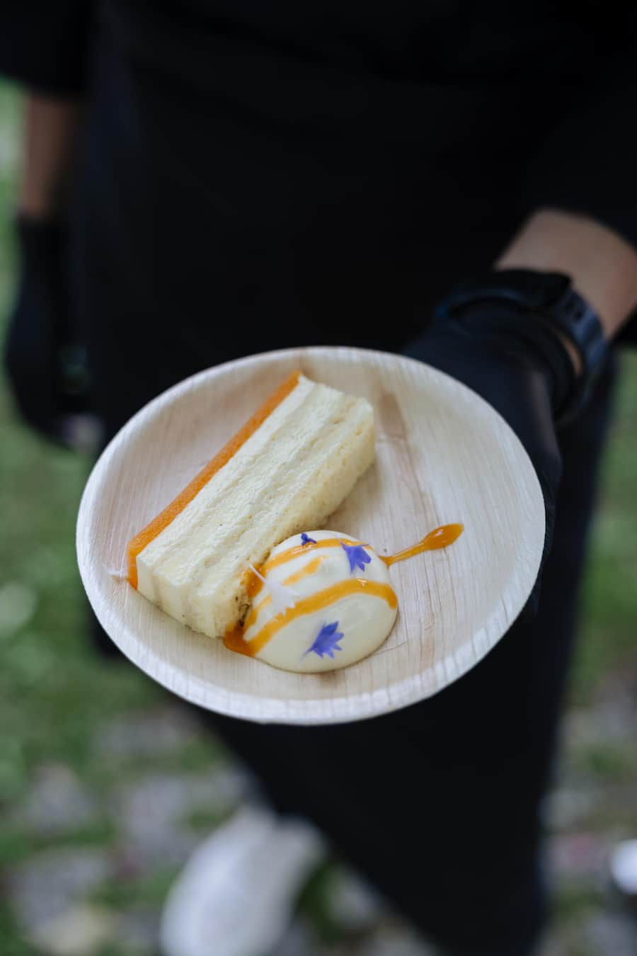 Chef Irene Mason - mousse alla vaniglia, gelee di albicocca e miele dei Terreni della Maggia.