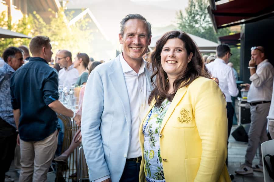 Marco Zanolari von The Living Circle und Tanja Münker, Präsidentin Verein Festival