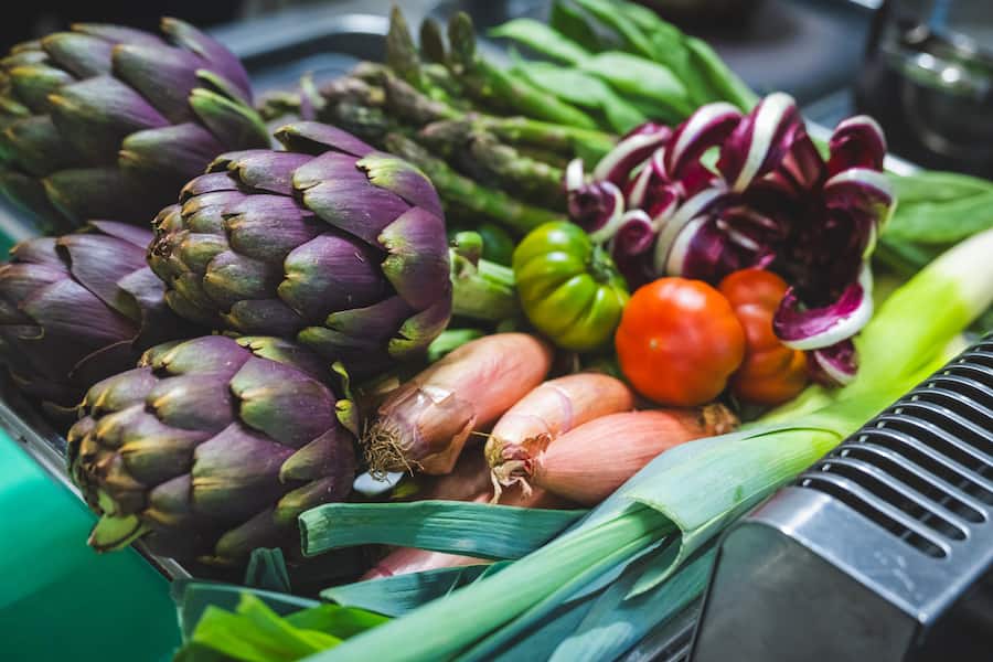 Mise en place Das schönste Gemüse aus dem Tessin in der «Cuntitt»-Küche.