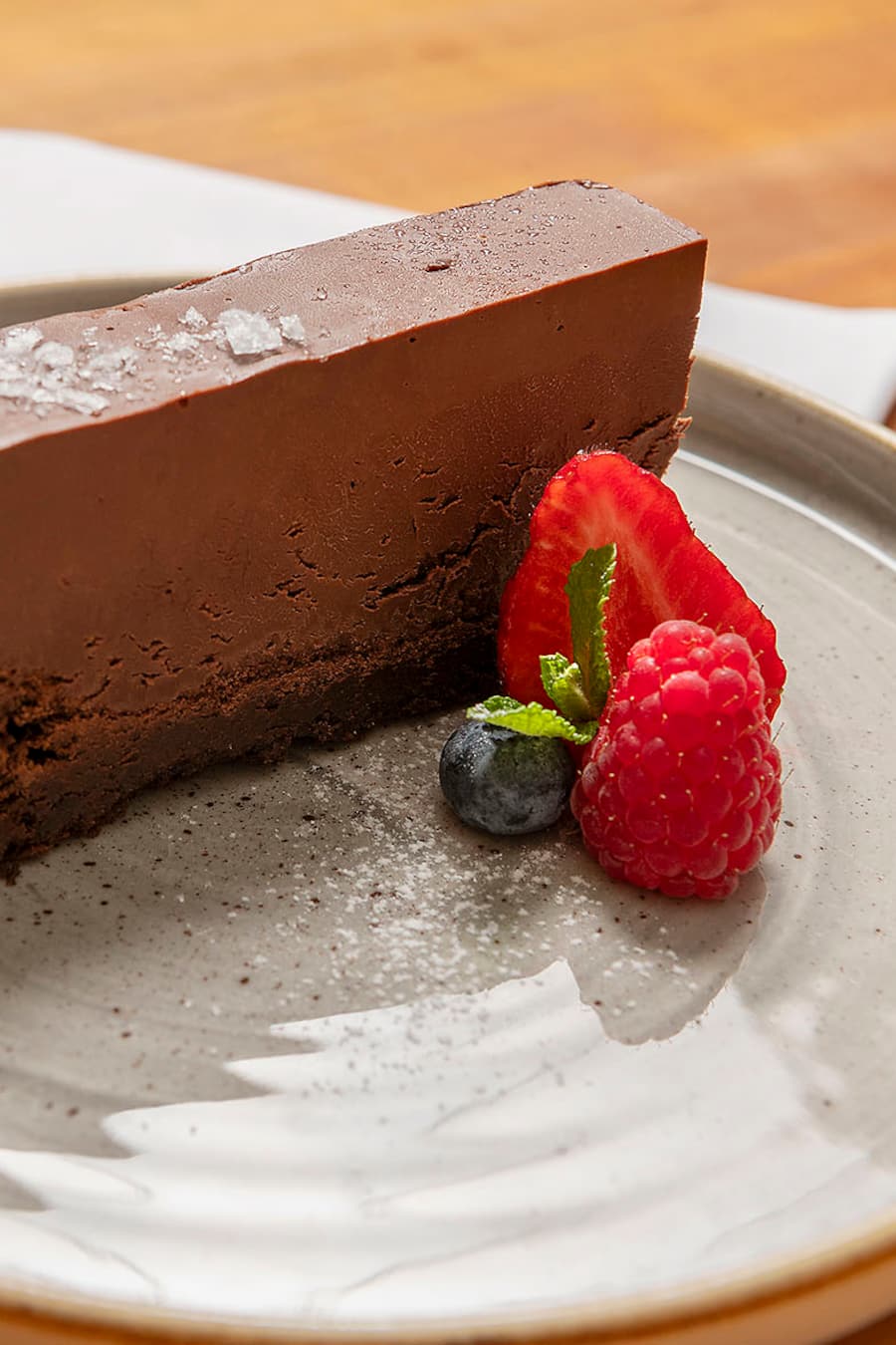 Soulfood à la «Rubina»: Schokoladen-Ganache-Tarte mit Himbeere & Fleur de sel.