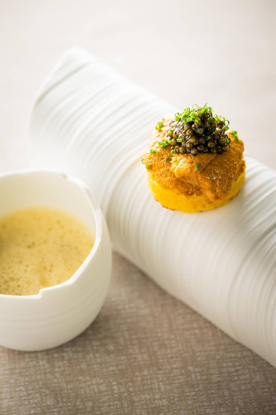 Stefan Heilemann 2025: Zweierlei vom norwegischen Seeigel Widder Restaurant, Zürich, ZH