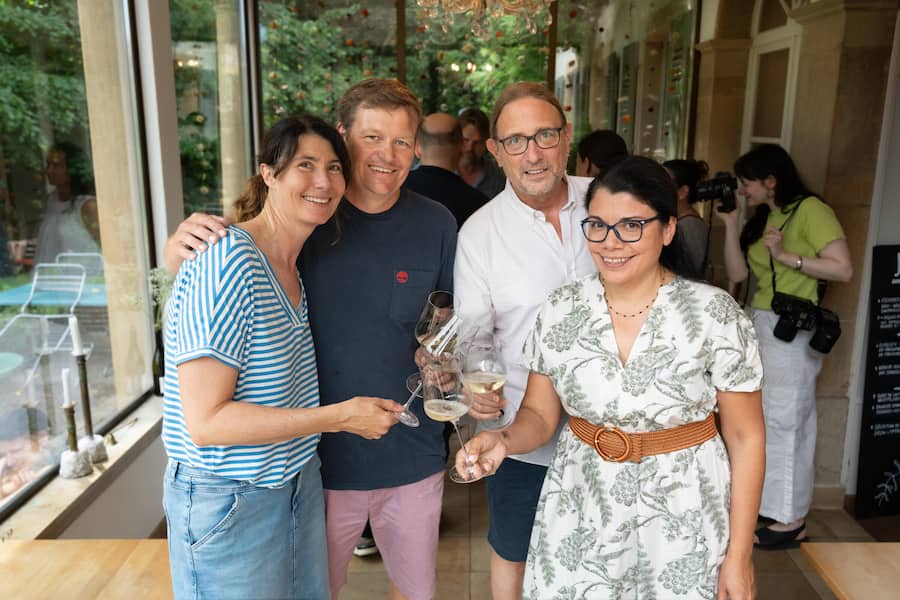 v.l. Sabine Steiner & Andreas Krebs mit Thomas Gromann mit Kelia Gromann Villa Lindenegg, Biel, Krebs & Steiner Weinfestival