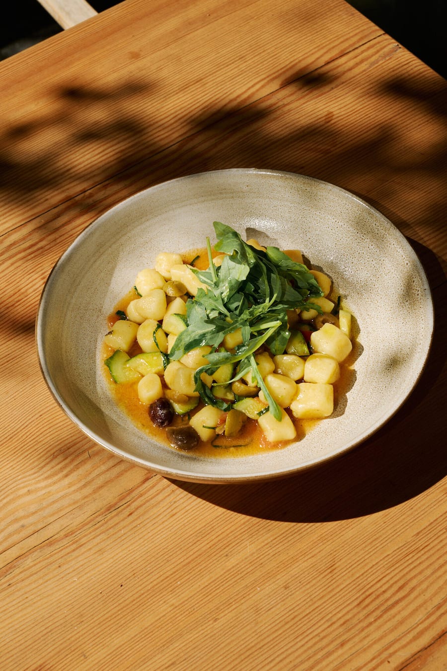 GnocciAuch das mediterrane Ragout zu den Gnocchi enthält Tomaten, Zucchetti und Basilikum aus dem Garten.