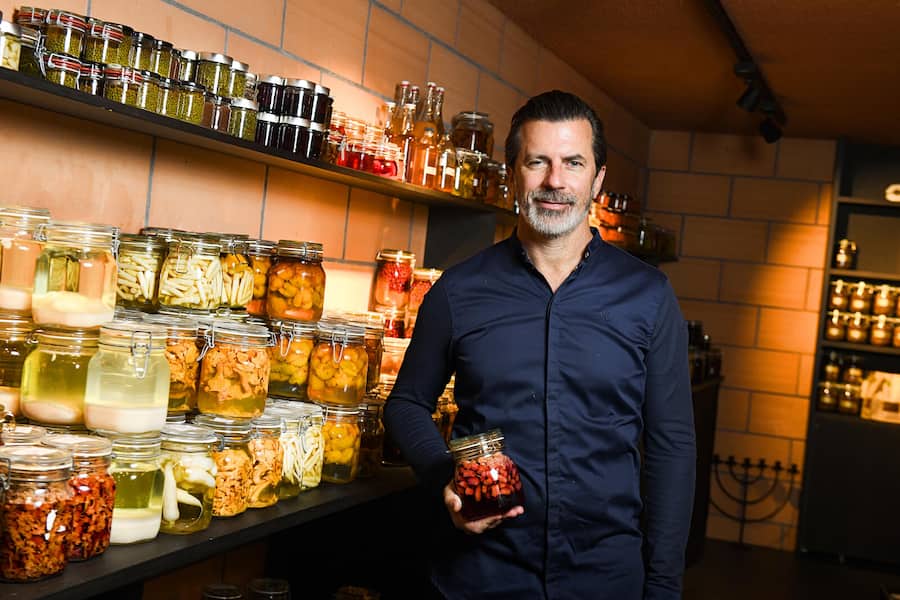Andreas Caminada, Spitzenkoch gibt Kochkurs in Zusammenarbeit mit Bio-Cuisine, auf Schloss Schauenstein im OZ, 14. November 2025, Fürstenau GR Caminada & sein Bio-Cuisine-Kochkurs