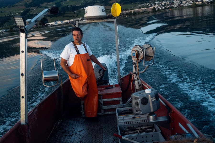 10.06.2026, Hurden SZ, Restaurant PUR, Auf dem See mit Fischer Andreas Braschler und den Starchefs Tarik Lange & Adrian Bührer (photo by Rémy Steiner for Gault Millau)