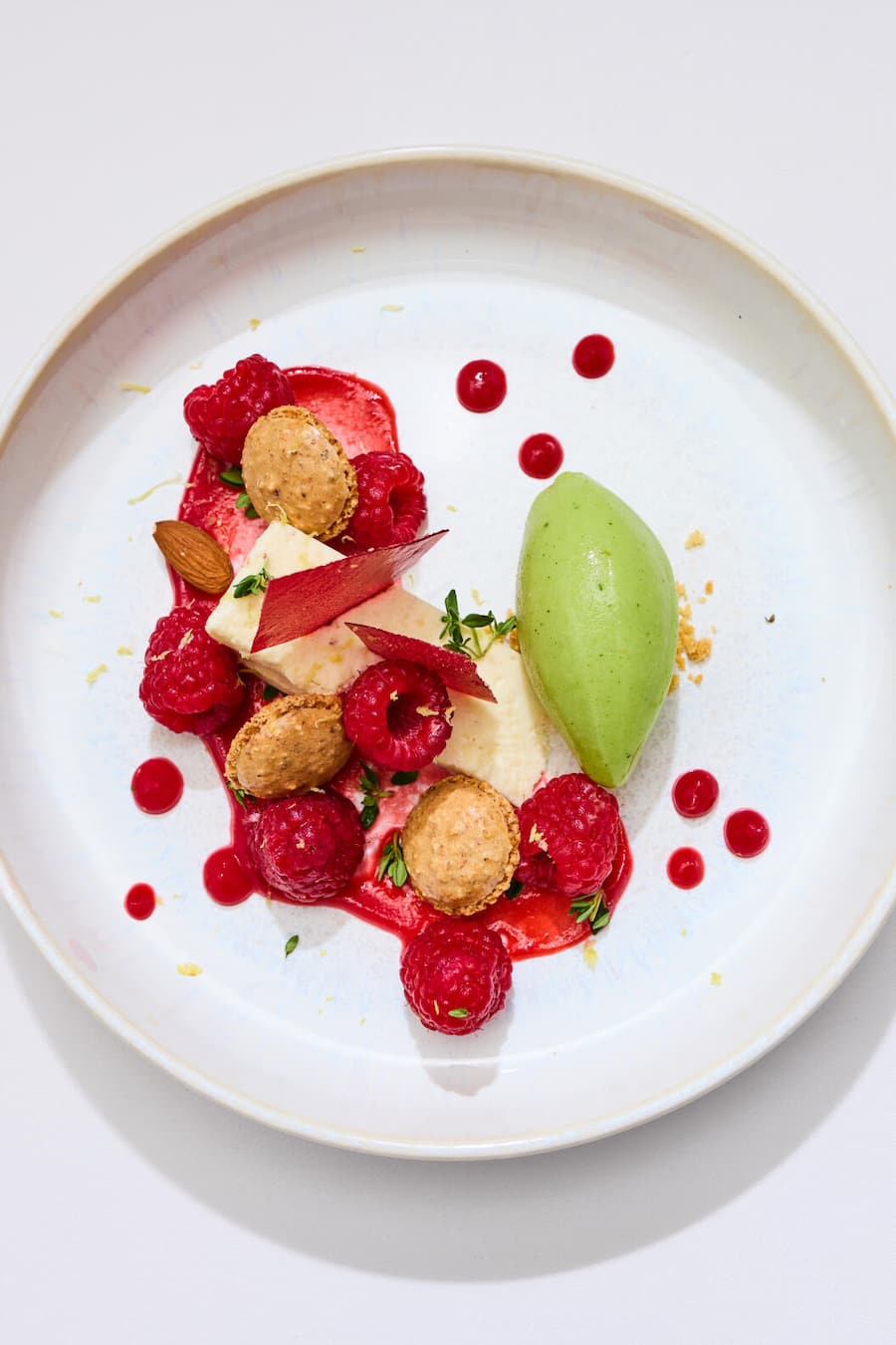 Finale: Mandel, Himbeere & Thymian by Anna Thommen, Olivier Hiernard & Thomas Grandgirard.