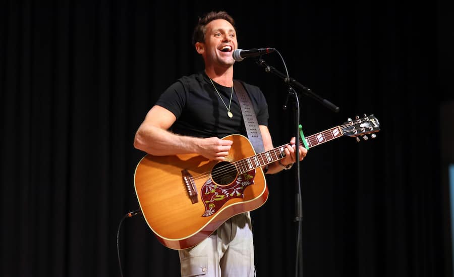 «Hallelujah» und noch viel mehr: Bastian Baker begeisterte in Engelberg. Auch unplugged.