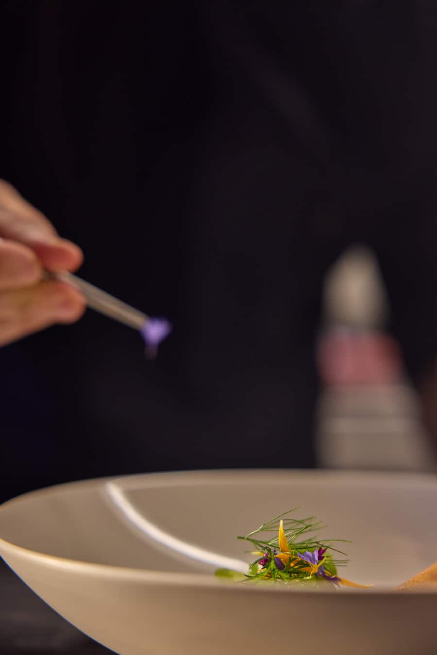 Martina Wilhelm: David Klocksin, tomate, lachsforelle, tomatenpuree und vinaigrette - Sommelier's Choice Wöschi mit Martina Wilhelm, Juli 2026 - Copyright SamirSeghrouchni
