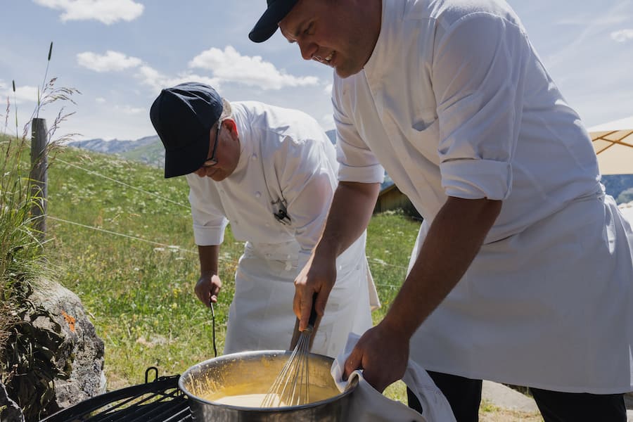 Züneweid, Kochen auf der Alp, Züneweid, 3782 Lauenen, Copyright Roy Matter