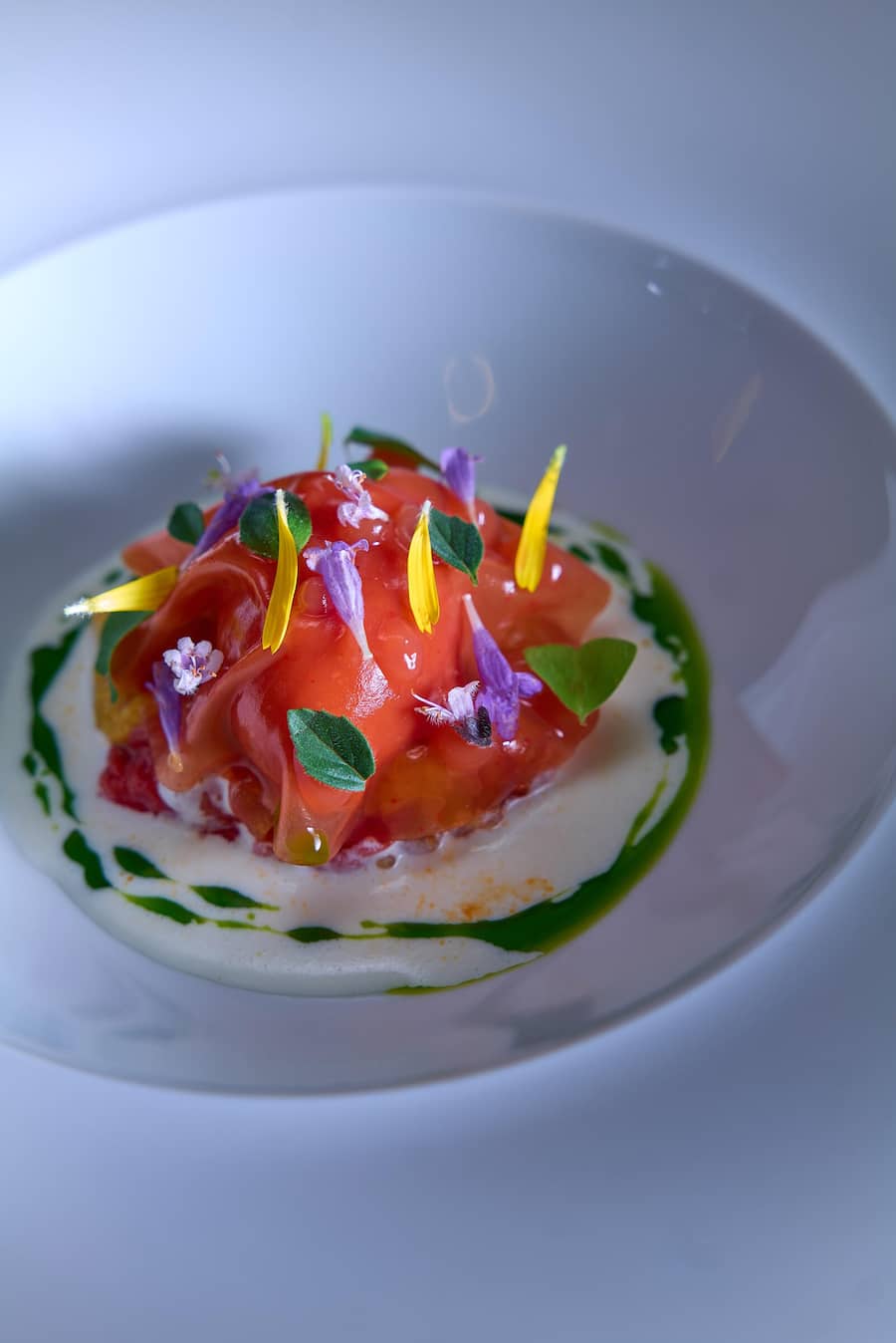 Zermatt, le 22 juillet 2026, Ici Tomaten, burratta tomates essence gerauchter Hechtrogen ( Gilles Varone ) Wine and Dine Zermatterhof, avec Gilles Varone et Stefan Lünse © sedrik nemeth