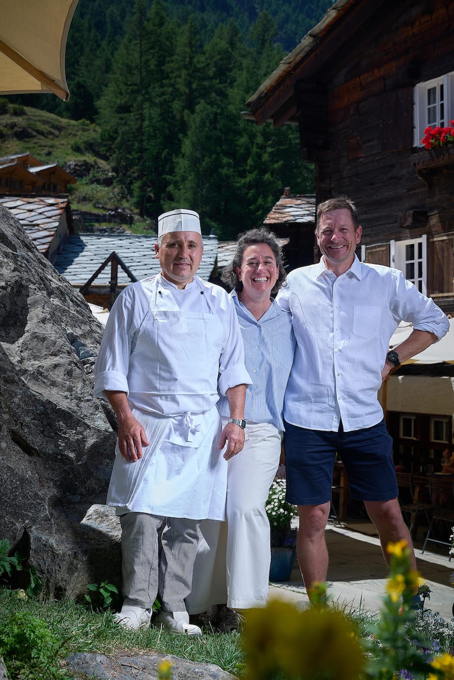 Küchenchef Adelino Martins Pinto mit Markus und Marion Mennig.