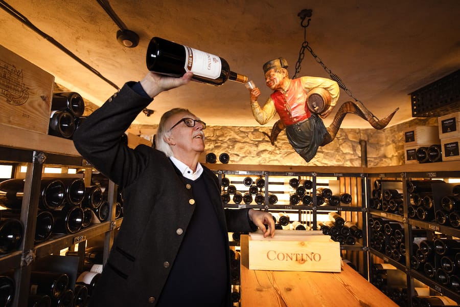 Appenzeller Huus und sein grösster Weinkeller der Schweiz, Kellermeister und Weinkoryphäre Hans Rhyner.