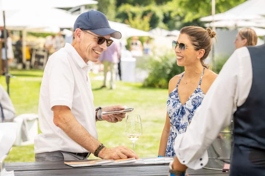 Casa del Vino Coop CEO Philipp Wyss mit Valentina Argolis