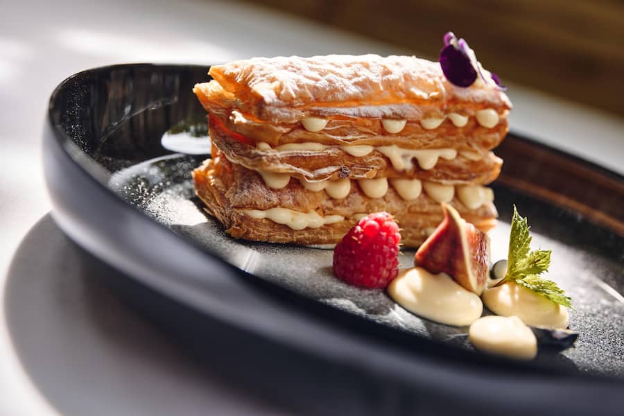 Dessert:Â Mille Feuille Cremeschnitte Restaurant Le Coq, Luzern, LU