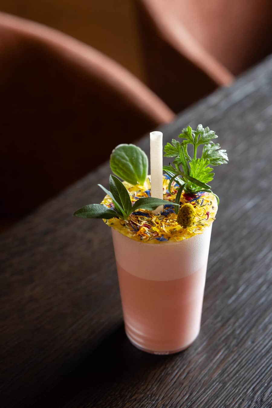 Drink; Moongarden mit Bienenwachs, Salbei, Lavendel, Himbeeren und Rahm.