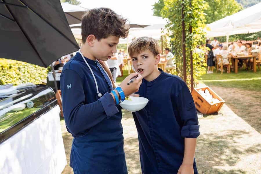 Finn und Cla (Söhne von Andreas Caminada) - GaultMillau Garden Party 2026 - 9. August 2026 - Copyright Name Fotograf