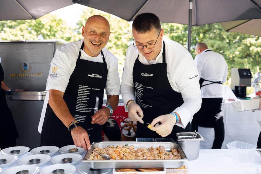 Philippe Chevrier und sein Patissier Manuel Pereira - GaultMillau Garden Party 2026 - 9. August 2026 - Copyright Rémy Steiner
